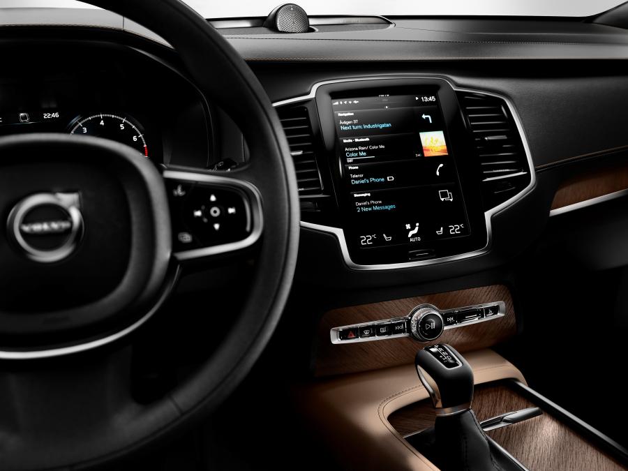  Volvo XC90 T6 AWD First Edition 2014 года  (фото 26 из 38)